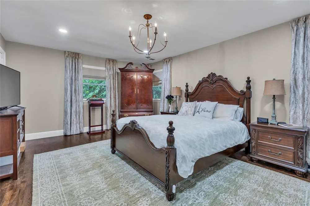 107 Fleets Cove Road Huntington, NY 11743