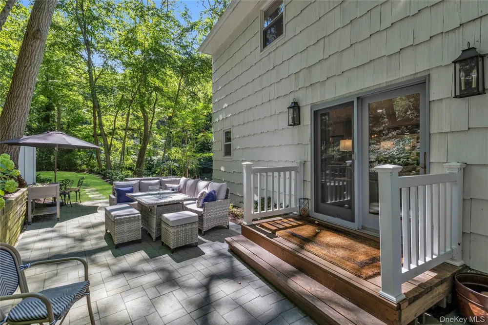 107 Fleets Cove Road Huntington, NY 11743