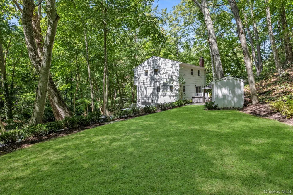 107 Fleets Cove Road Huntington, NY 11743