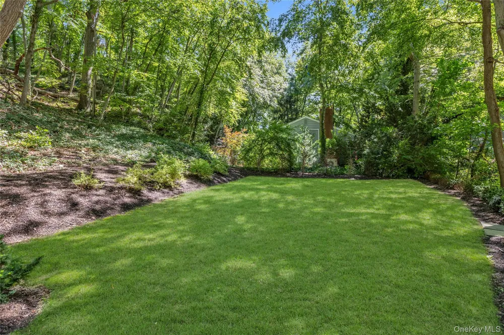 107 Fleets Cove Road Huntington, NY 11743