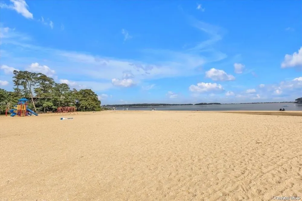 107 Fleets Cove Road Huntington, NY 11743