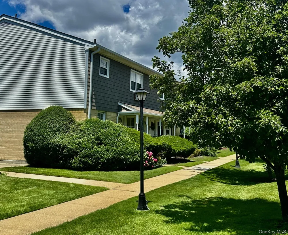 3922 Wilshire Lane #H Oakdale, NY 11796