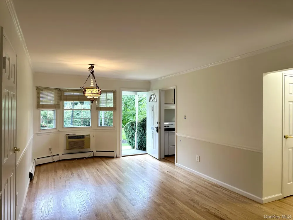 3922 Wilshire Lane #H Oakdale, NY 11796