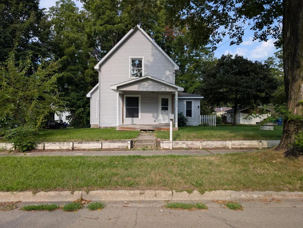 324 S East Street Cassopolis, MI 49031