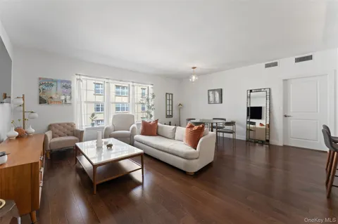 10 Byron Place #504