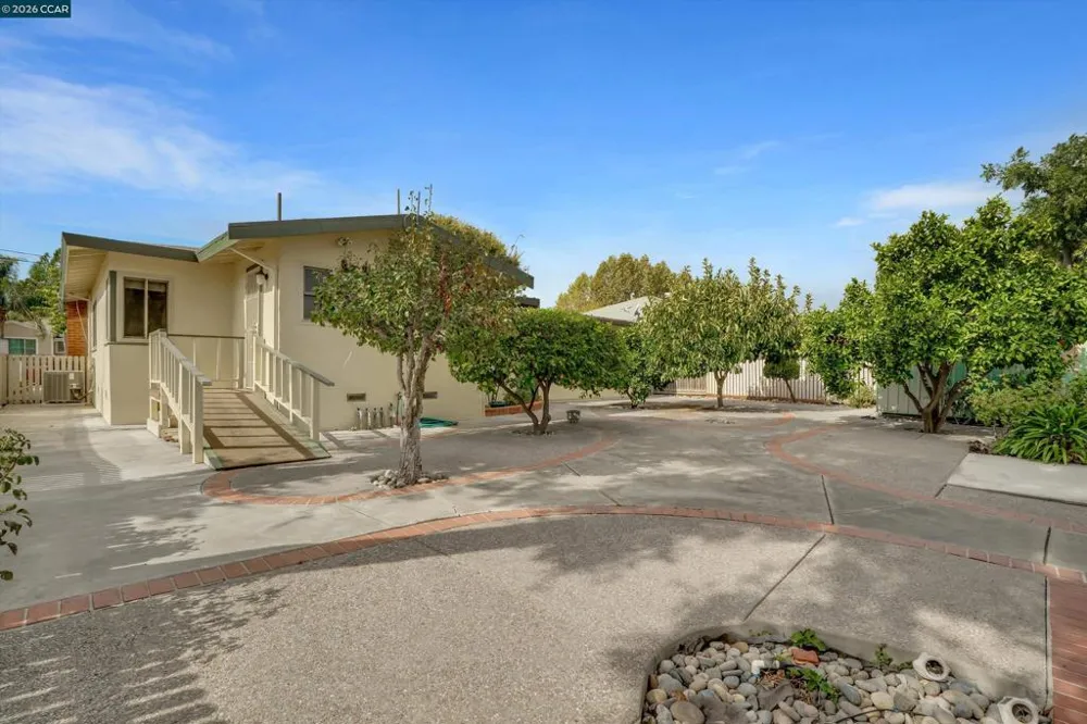 8 Water St Bay Point, CA 94565