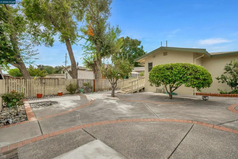 8 Water St Bay Point, CA 94565
