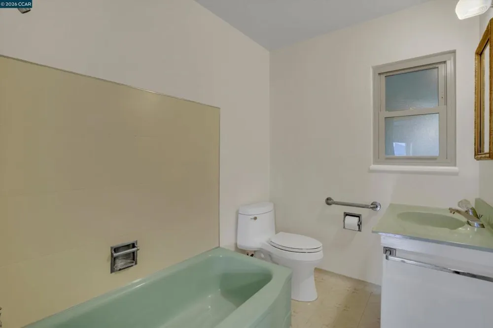 8 Water St Bay Point, CA 94565
