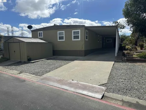 206 Manitoba Terrace
