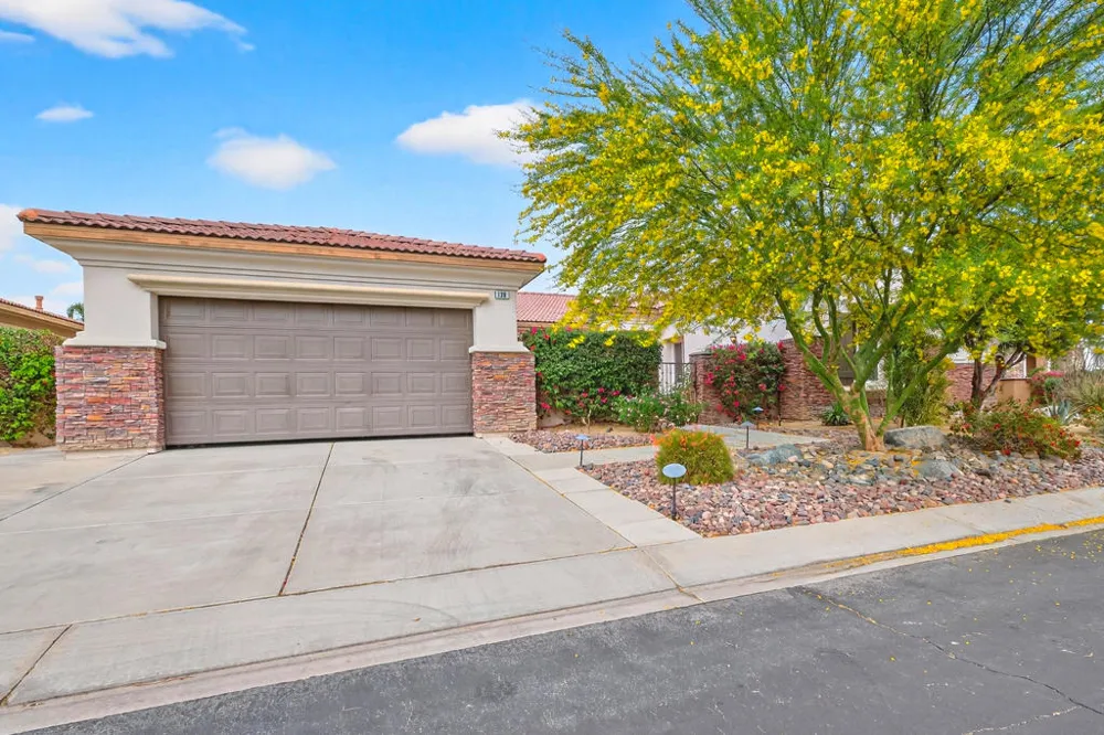 120 Tesori Drive Palm Desert, CA 92211