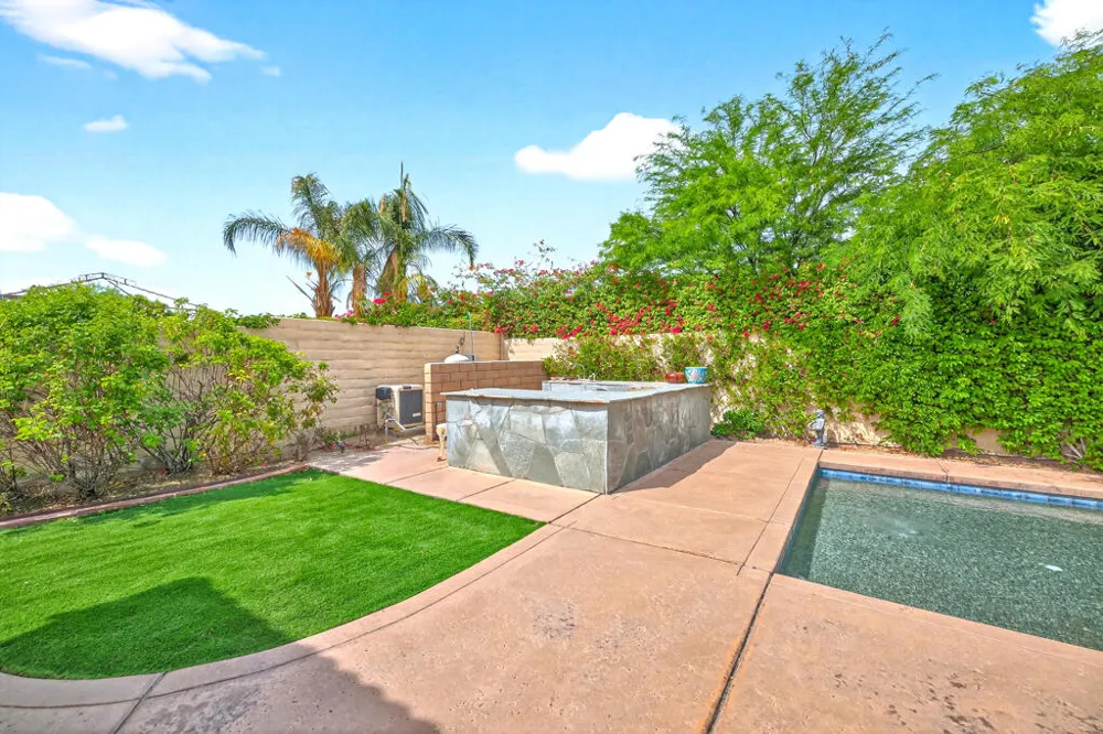 120 Tesori Drive Palm Desert, CA 92211