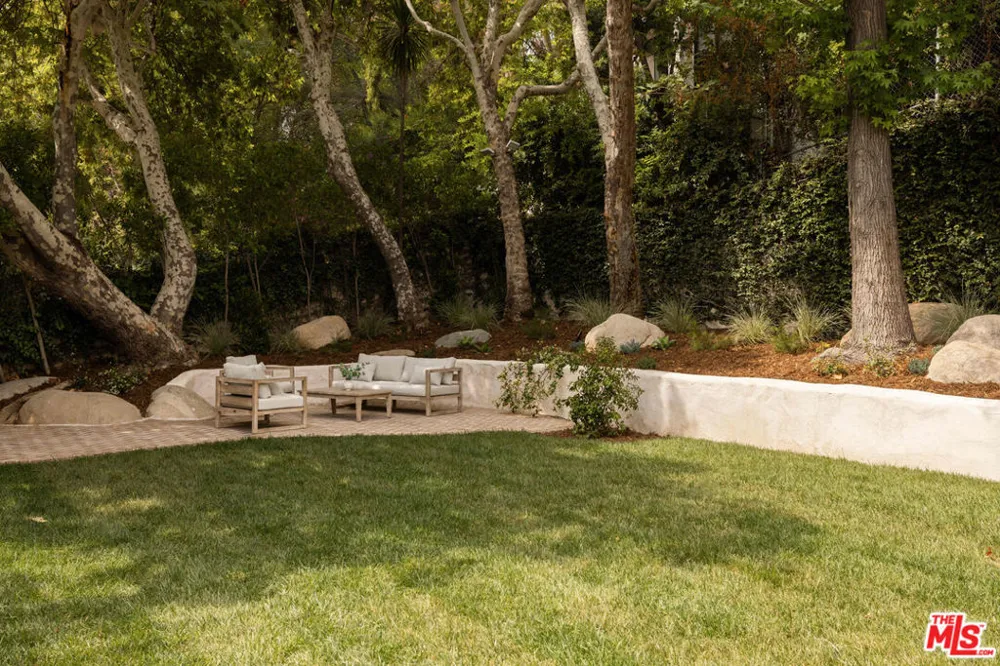17647 Belinda Street Encino, CA 91316