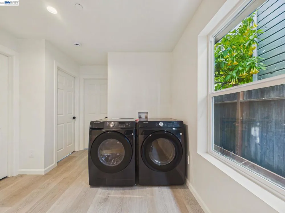 718 26th Oakland, CA 94612
