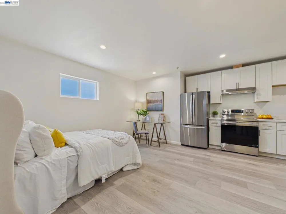 718 26th Oakland, CA 94612