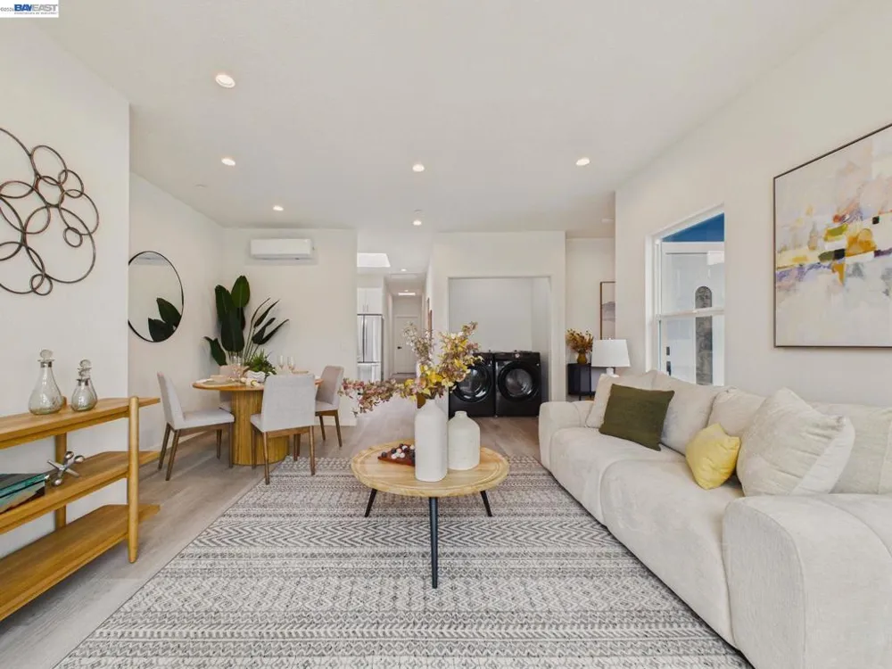 718 26th Oakland, CA 94612