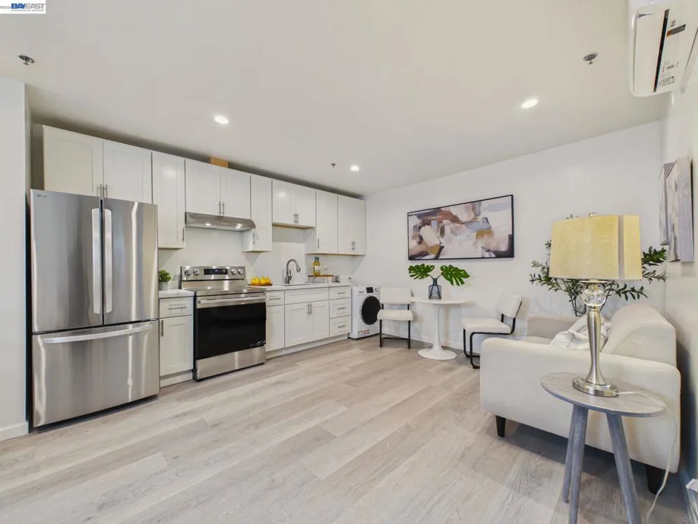 718 26th Oakland, CA 94612