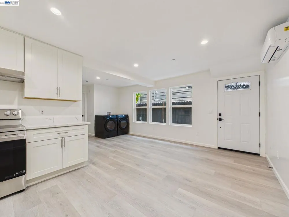 718 26th Oakland, CA 94612