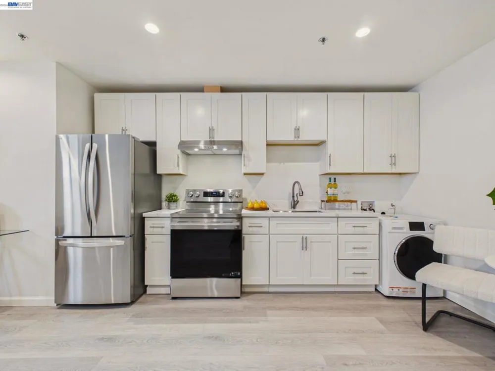 718 26th Oakland, CA 94612