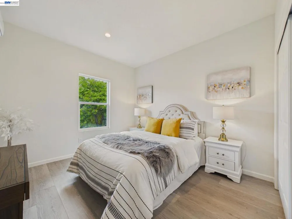 718 26th Oakland, CA 94612