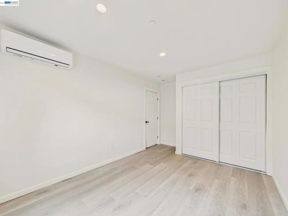 718 26th Oakland, CA 94612