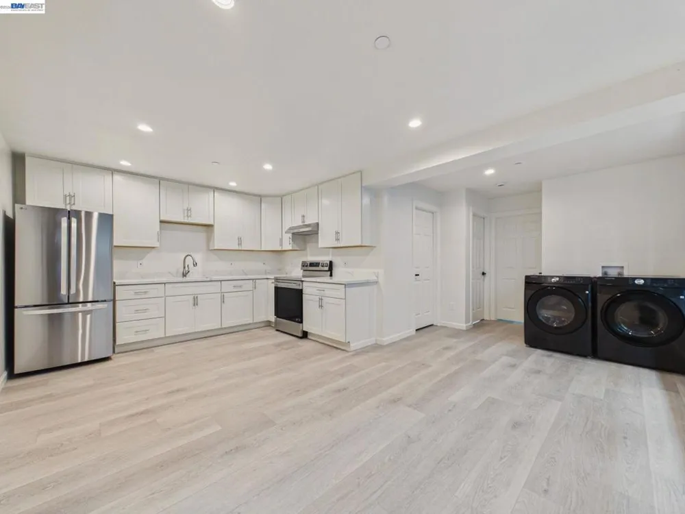 718 26th Oakland, CA 94612