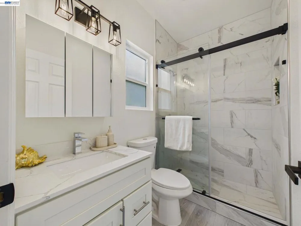 718 26th Oakland, CA 94612