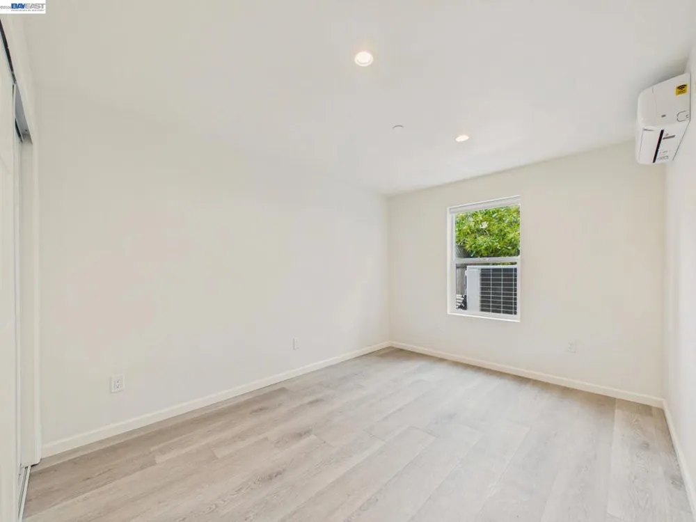 718 26th Oakland, CA 94612
