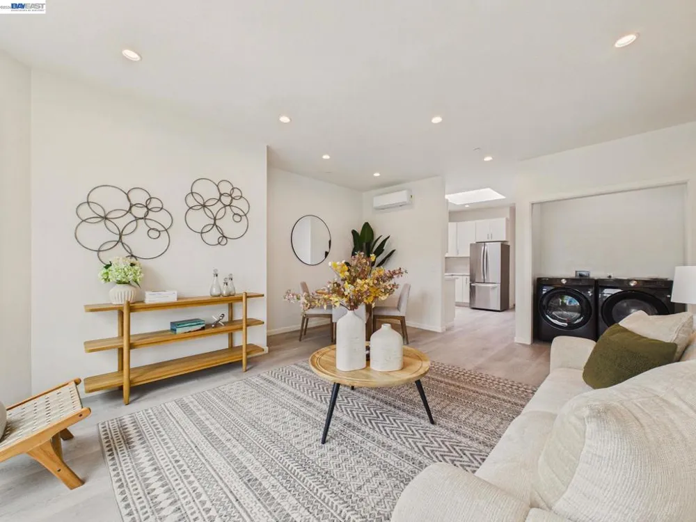 718 26th Oakland, CA 94612