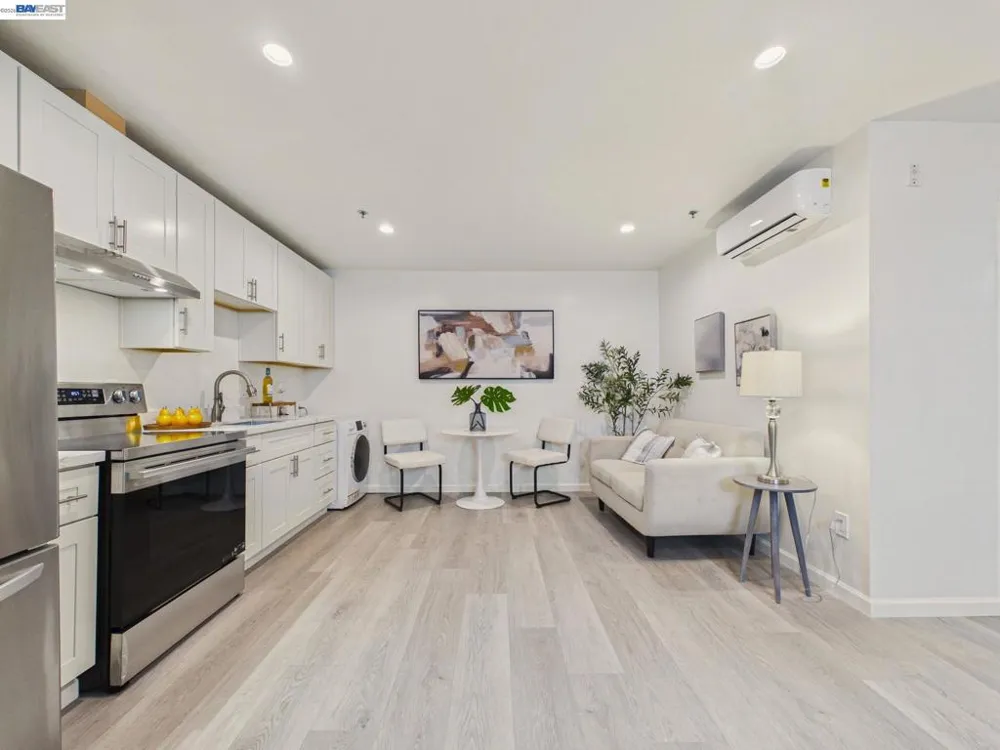 718 26th Oakland, CA 94612
