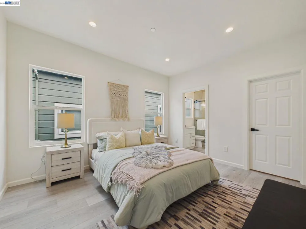 718 26th Oakland, CA 94612