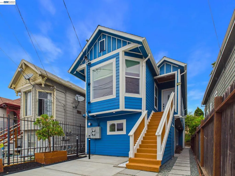 718 26th Oakland, CA 94612