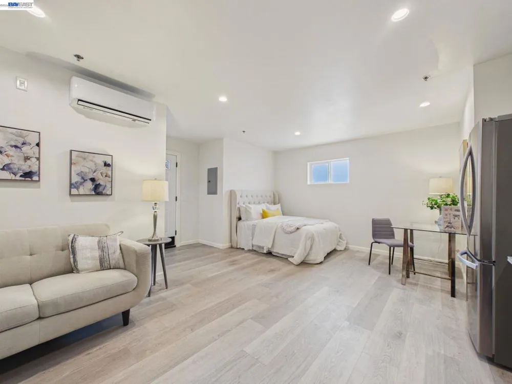 718 26th Oakland, CA 94612