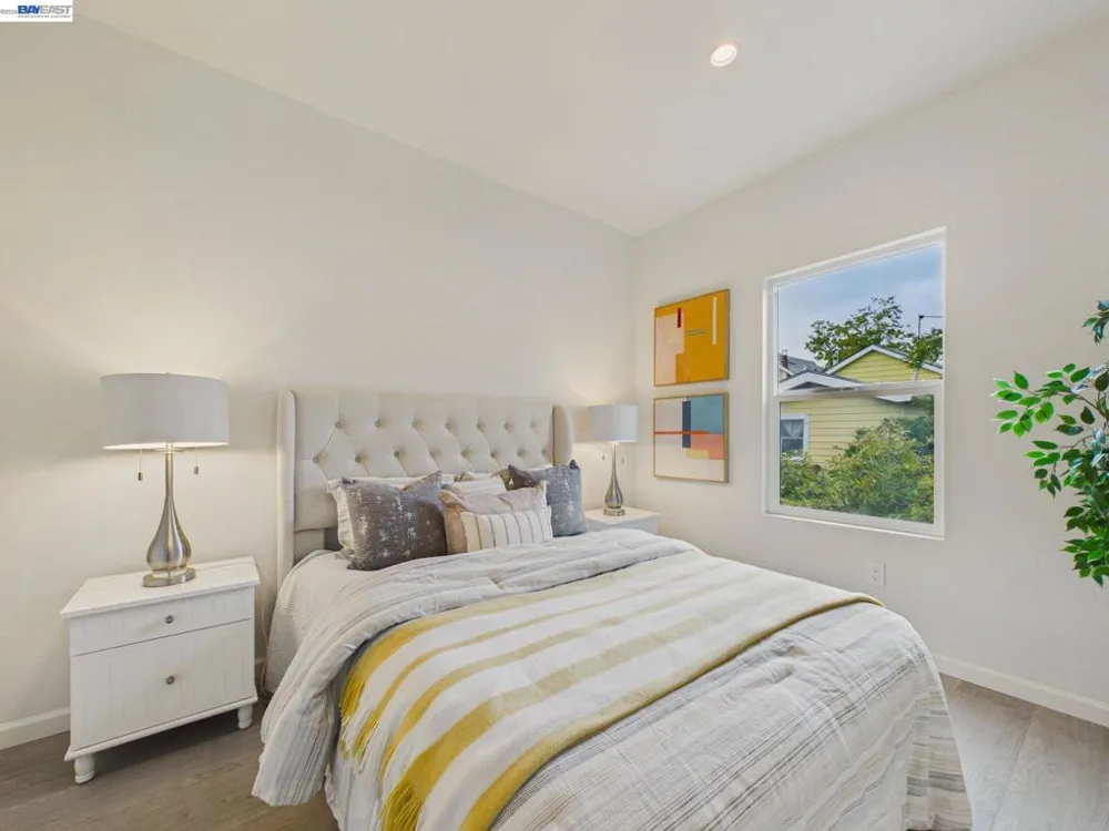 718 26th Oakland, CA 94612