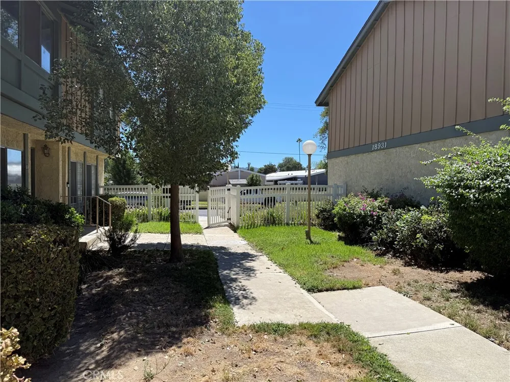 18911 KITTRIDGE #60 Reseda, CA 91335
