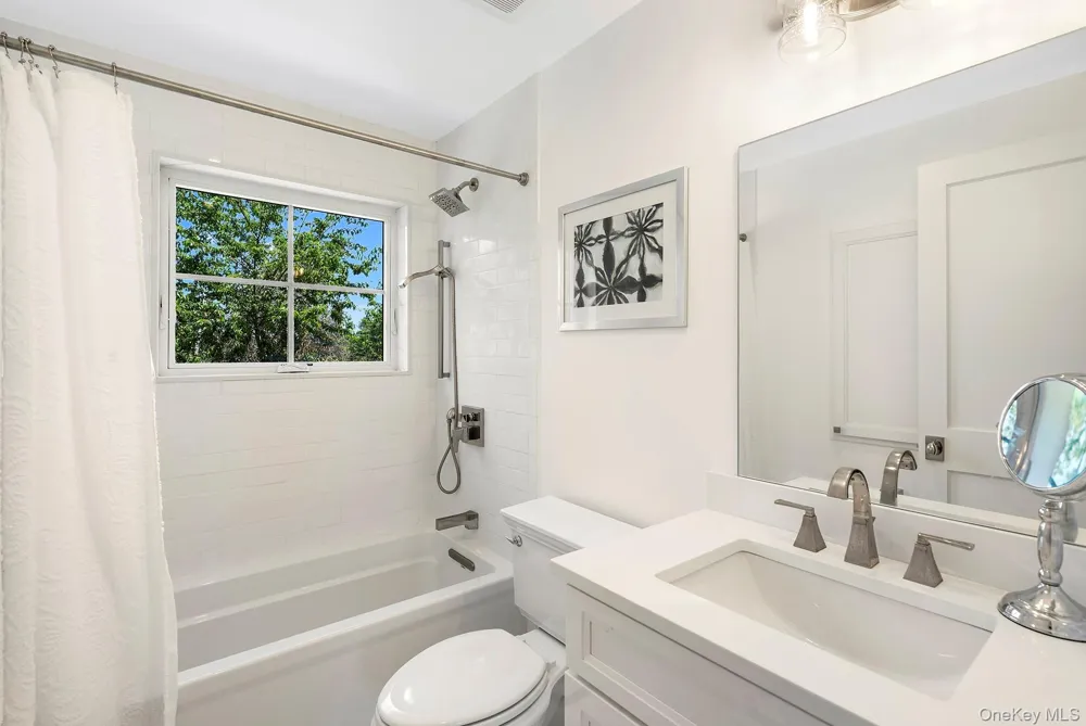 166 Greenwich Street Montauk, NY 11954