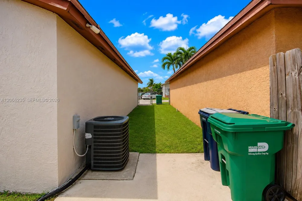 764 SW 99th Ct Cir Miami, FL 33174