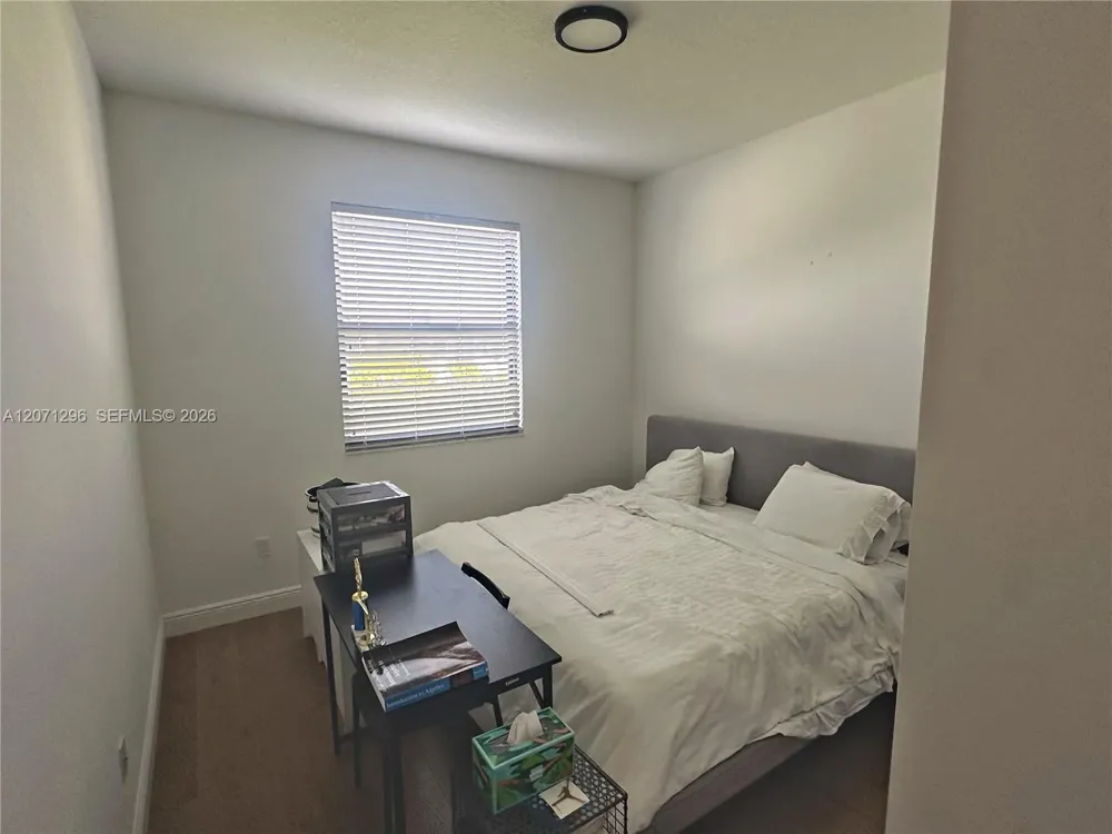 885 NE 191st St Miami, FL 33179