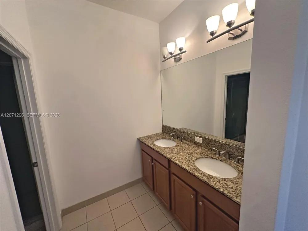 885 NE 191st St Miami, FL 33179