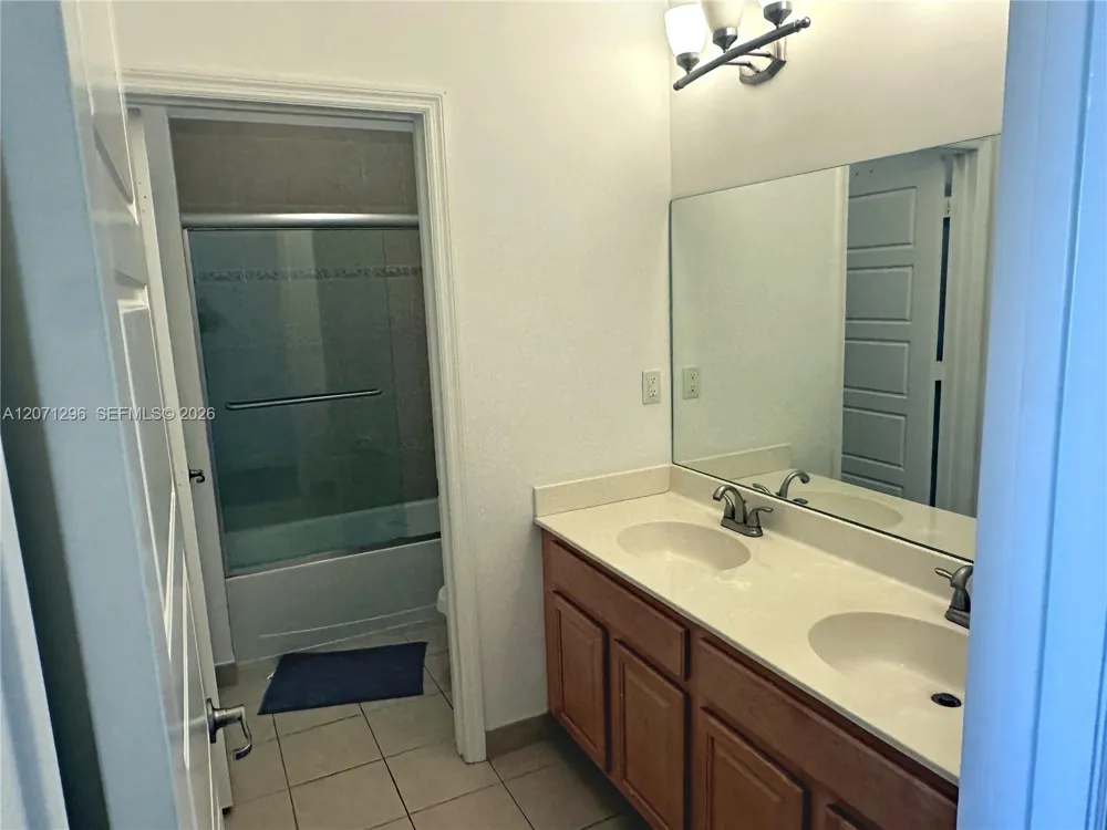 885 NE 191st St Miami, FL 33179