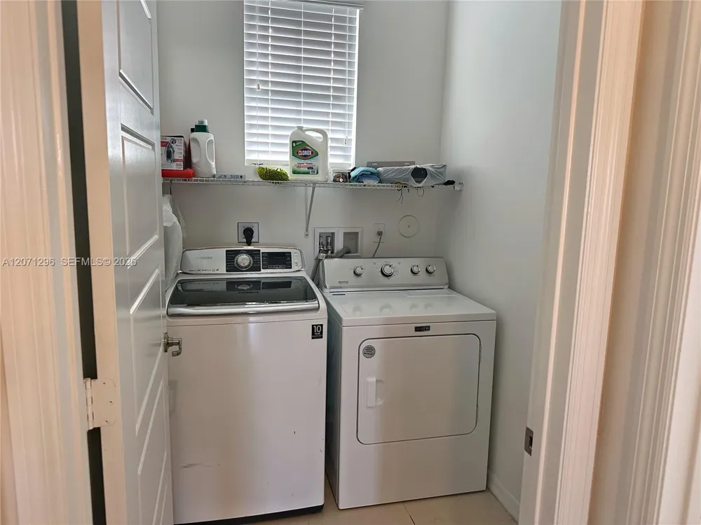 885 NE 191st St Miami, FL 33179