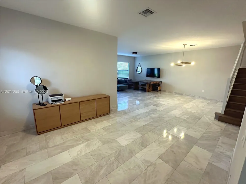 885 NE 191st St Miami, FL 33179