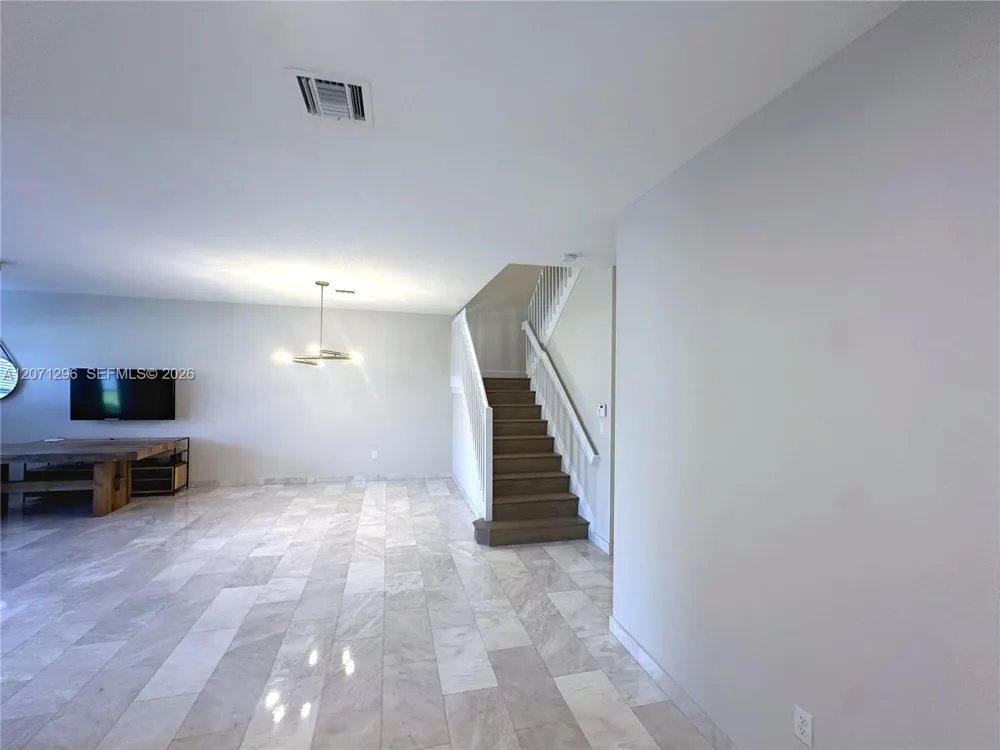 885 NE 191st St Miami, FL 33179