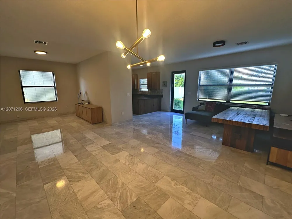 885 NE 191st St Miami, FL 33179