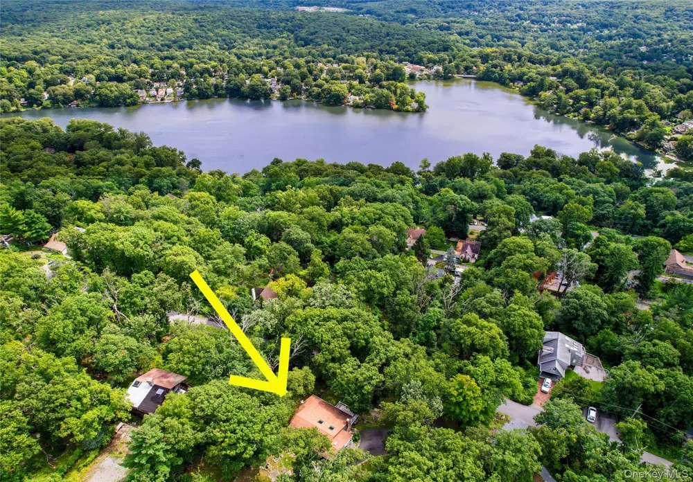 31 Pleasant Road Lake Peekskill, NY 10537