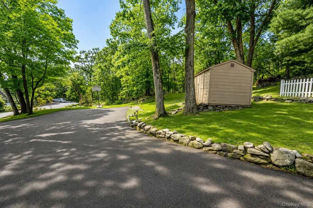 31 Pleasant Road Lake Peekskill, NY 10537