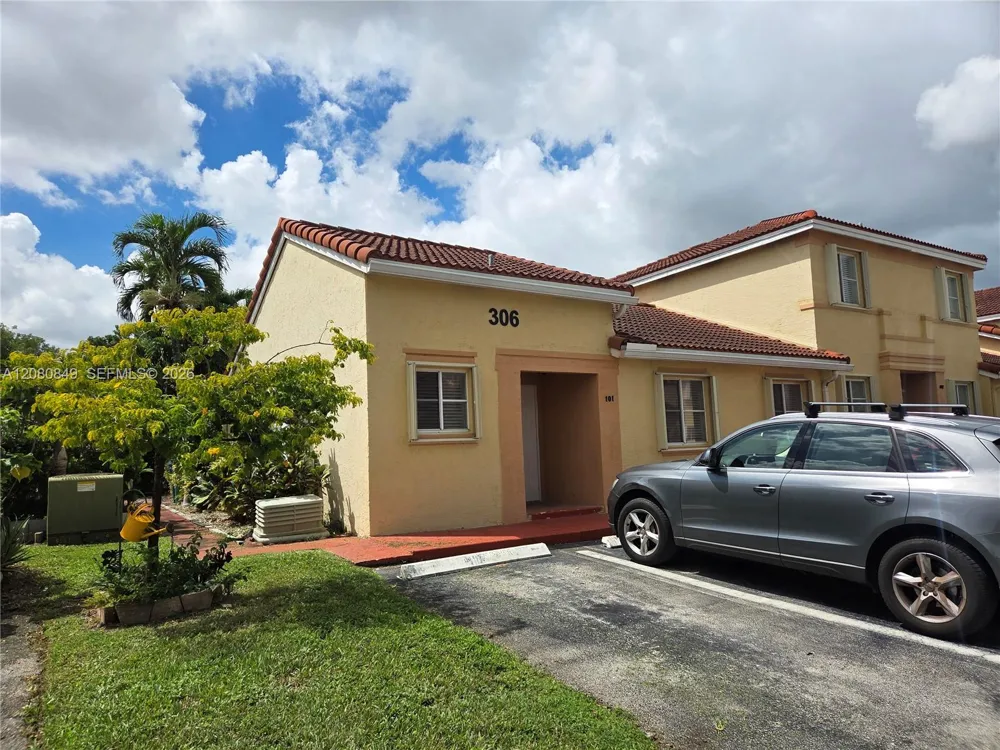 306 NW 114th Ave #3-101 Sweetwater, FL 33172