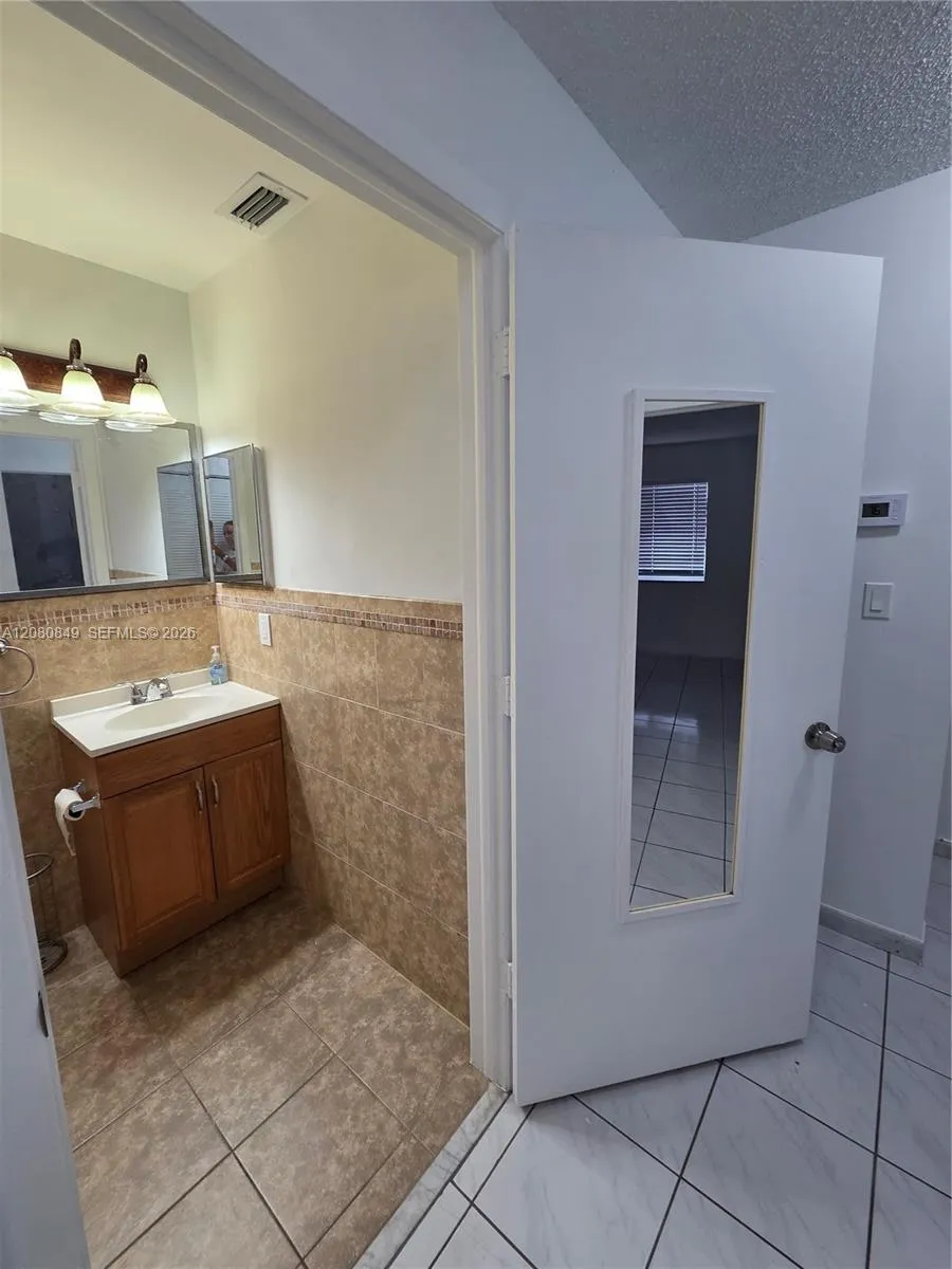 306 NW 114th Ave #3-101 Sweetwater, FL 33172