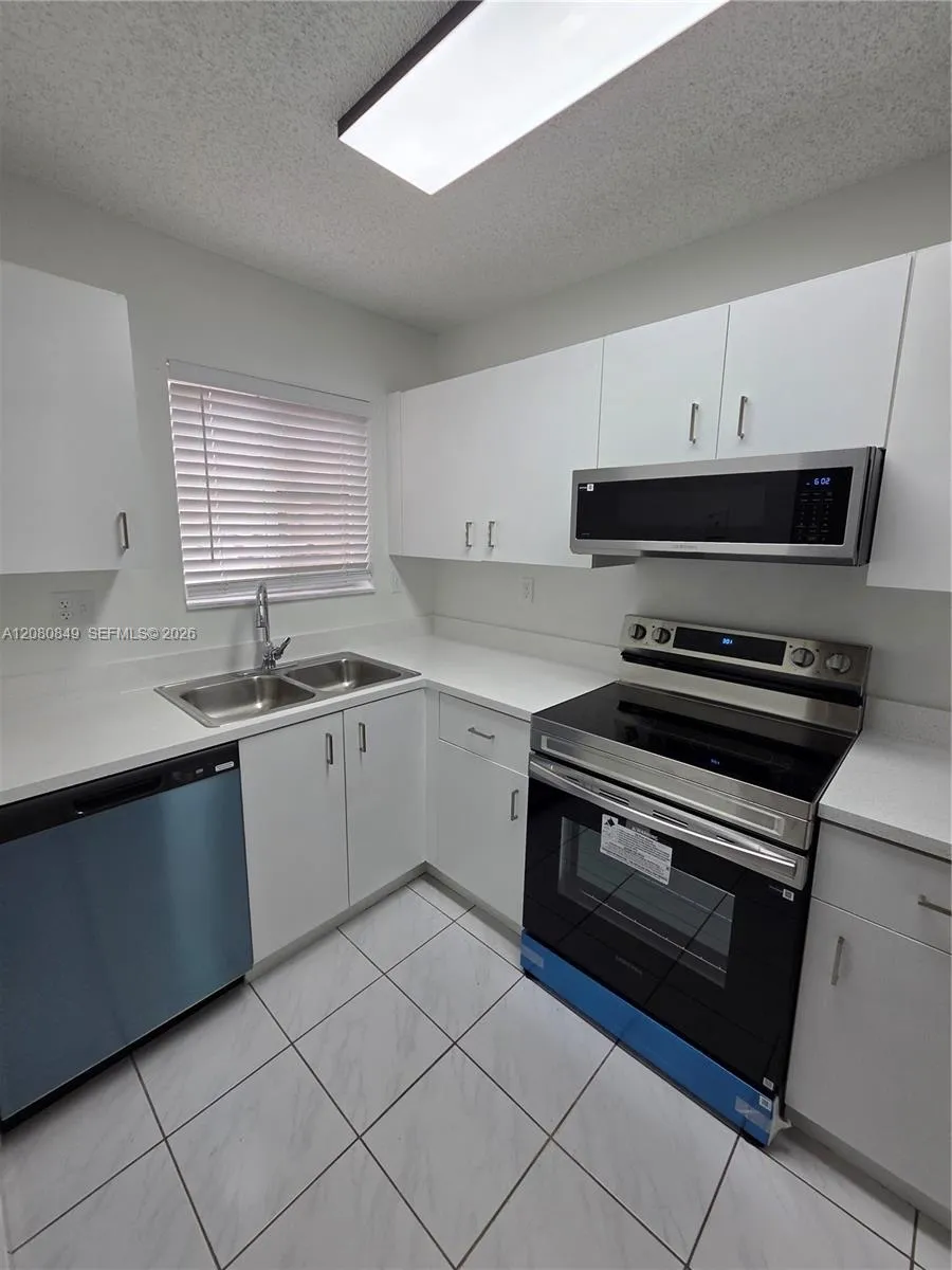 306 NW 114th Ave #3-101 Sweetwater, FL 33172