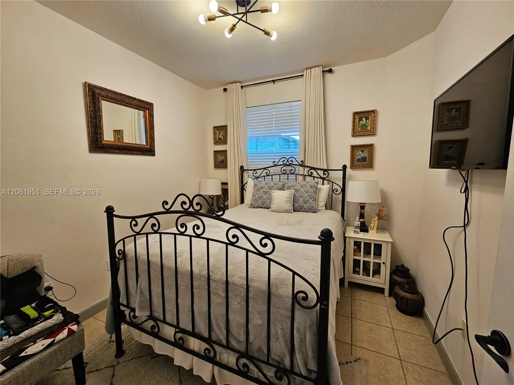 1661 SE 28th St #105 Homestead, FL 33035