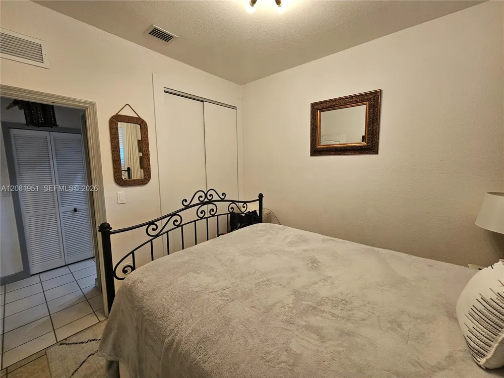 1661 SE 28th St #105 Homestead, FL 33035